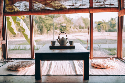 black tea leaves in tea pot and cups