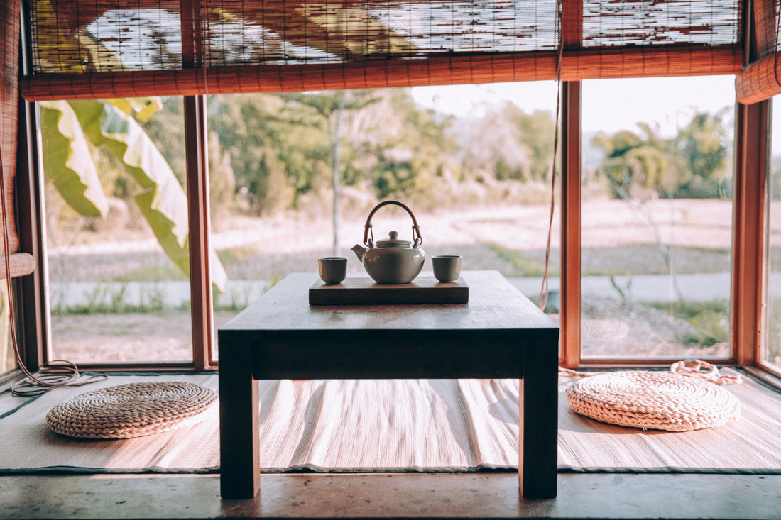 black tea leaves in tea pot and cups